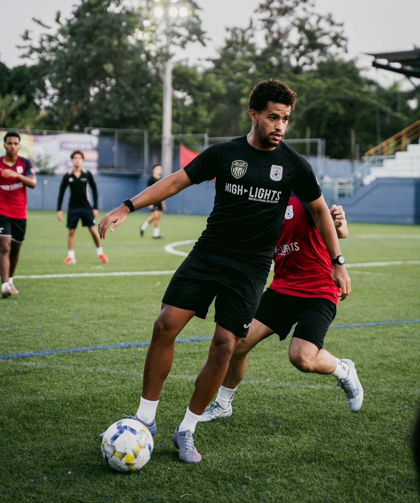5AM Club athletes contesting the ball during a field training drill